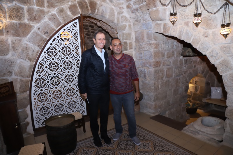 ראש העיר עכו ערך סיור תיירותי בחדרי האירוח והמיזמים החדשים בעיר העתיקה