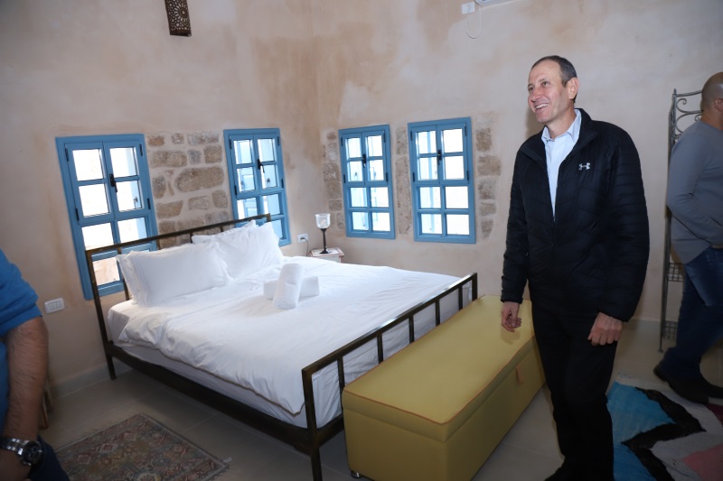 ראש העיר עכו ערך סיור תיירותי בחדרי האירוח והמיזמים החדשים בעיר העתיקה