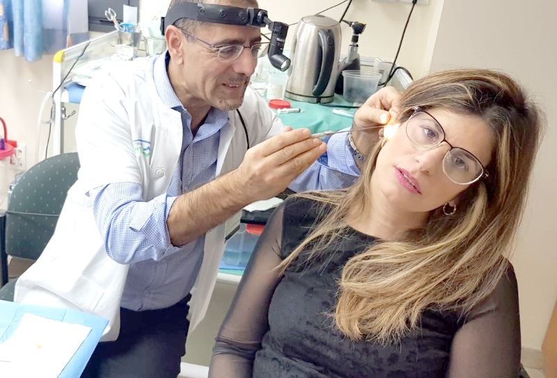 אוזניה שהוצאת מאוזן מטופלת על ידי דר נחום מרום 1
