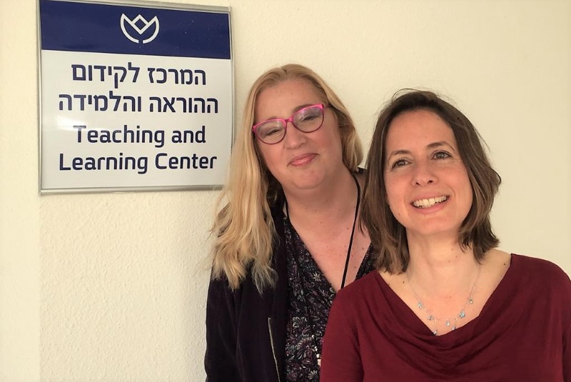 מימין: ד"ר נירית גביש - ראש המרכז לקידום ההוראה והלמידה במכללה ושרון תדהר - רכזת תחום המיומנויות הרכות.