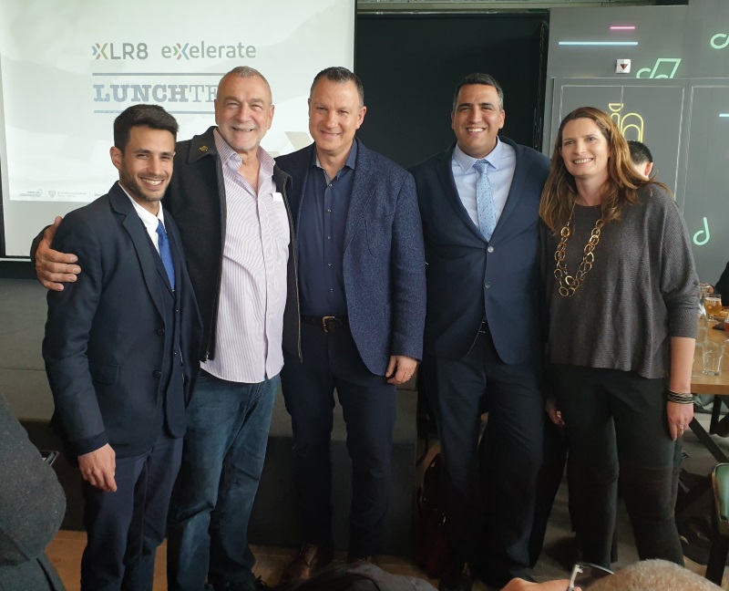 מימין לשמאל- ניצן סלע-בלום מנהלת אקסלרטורים במעוף, אופיר יחזקאלי ס. ראש עיריית קריית שמונה, אראל מרגלית יו"ר יוזמה לאומית וקרן ההשקעות JVP , בני בן מובחר ראש מועצה אזורית מבואות חרמון אביחי שטרן ראש עיריית קריית שמונה