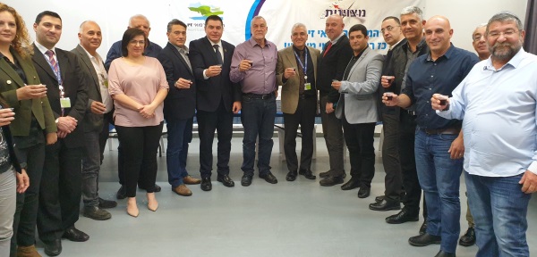 ד''ר סלמאן זרקא מנהל המרכז הרפואי זיו עם ראשי רשויות מהגליל והגולן וחברי הנהלת זיו