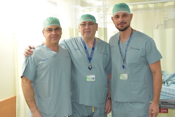 צוות עמוד שידרה של כרמל מימין ד"ר עלי סולימאן, ד"ר אלכסנדר ברוסקין וד"ר ויטאלי אלכסנדרובסקי.
