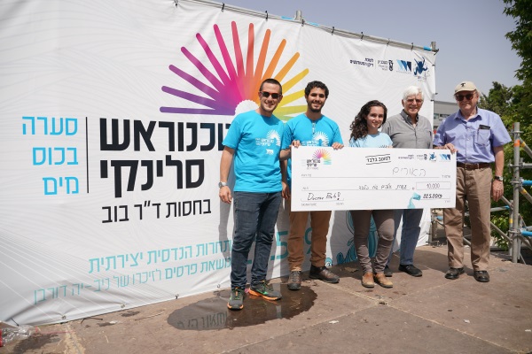 צוות האורים שזכה במקום הראשון – מימין לשמאל: פרופ' דוד דורבן, פרופ' אלון גני, שיר חן, אורי מיכאל ואורי ניסים.