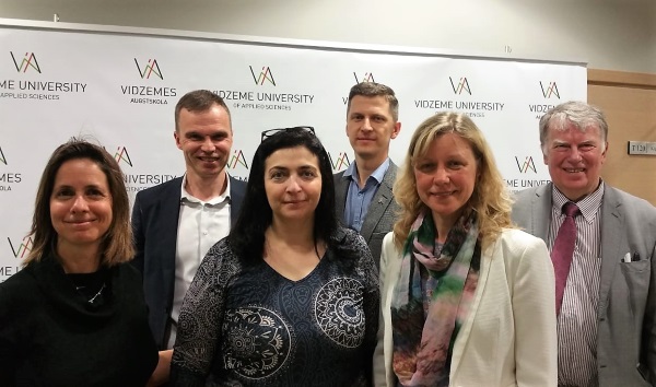 הנהלת אוניברסיטת וידזמה בלטביה עם ד"ר דבורה טולדנו-קטעי, ראש המחלקה להנדסת תכנה וד"ר נירית גביש, ראש המרכז לחינוך הנדסי ויזמות והלמידה במכללה האקדמית להנדסה בראודה.