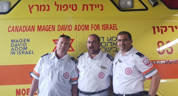 מימין, פראמדיק מדא אלון ריזקאן, חובש מדא גיל בסמוט ופראמדיק מדא ברק כהן