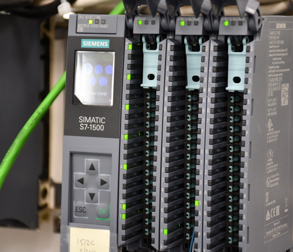 בקר מדגם Plc-s7-1500 של סימנס