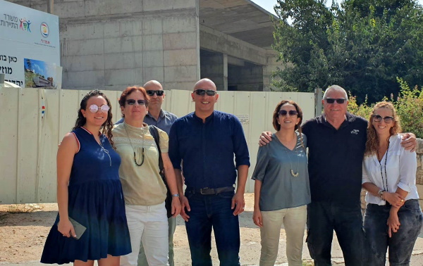 מימין לשמאל- סיון צרפתי אור עמותת תיירות ארץ הגליל, חזי שגב מדריך טיולים ומייסד מצפה נמרוד, אירית ברק מנכ"לית המועצה, מוטי חטיאל ראש המועצה המקומית ראש פינה, יוחאי לוי מנהל מעוף ק"ש והגולן, דורית אלמליח מנהלת מט"י ועמותת ארץ הגליל וגל זרחיה רכזת מעוף ראש פינה