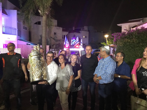 הוכנס ספר תורה לזכרו של מאור הרוש ז״ל מעכו