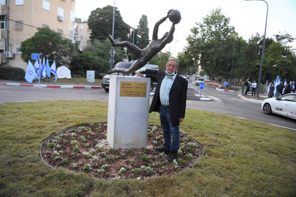 כיכר על שם שוער קבוצת מכבי חיפה ונבחרת ישראל לשעבר, אבי רן ז"ל, נחנכה בחיפה