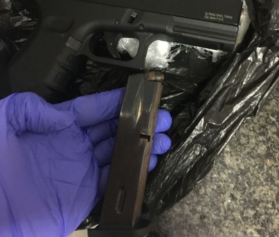 אקדח שנתפס על ידי המשטרה אצל אישה בת 60 מחיפה