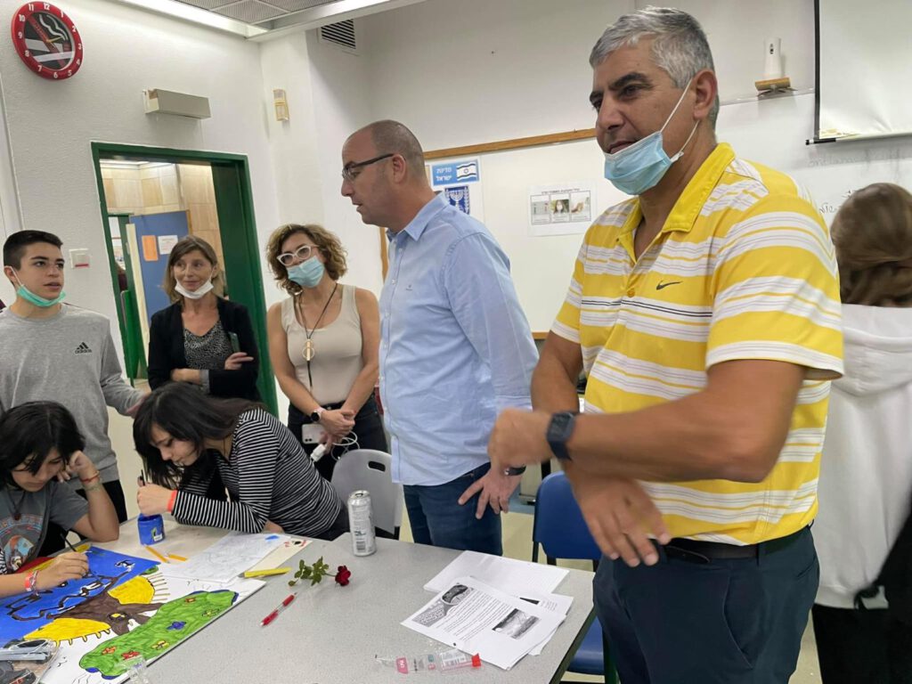 ראש עיריית נהריה רונן מרלי, מ"מ מנכ"ל העירייה דודו אלחיאני, ראש מינהל חינוך וקהילה בעירייה אילן וקנין ושירי אשד נציגת רשת עמל.