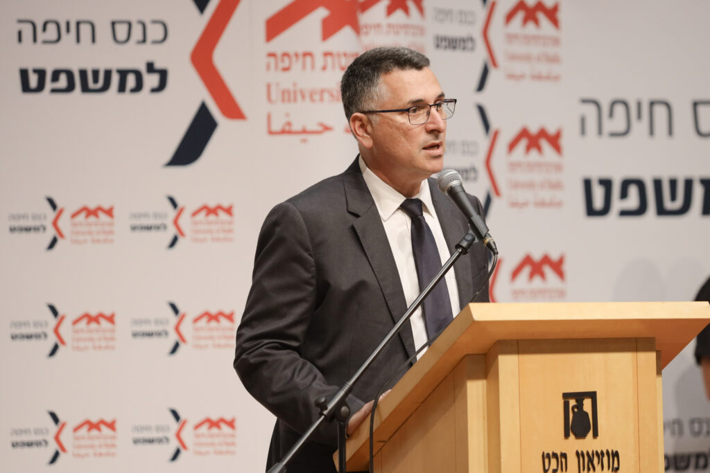 שר המשפטים גדעון סער