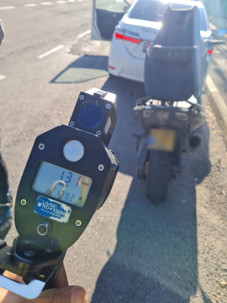 תפיסת אופנוע שנסע על מהירות 131 קמ"ש במקום 50 קמ"ש ברחובות העיר כרמיאל