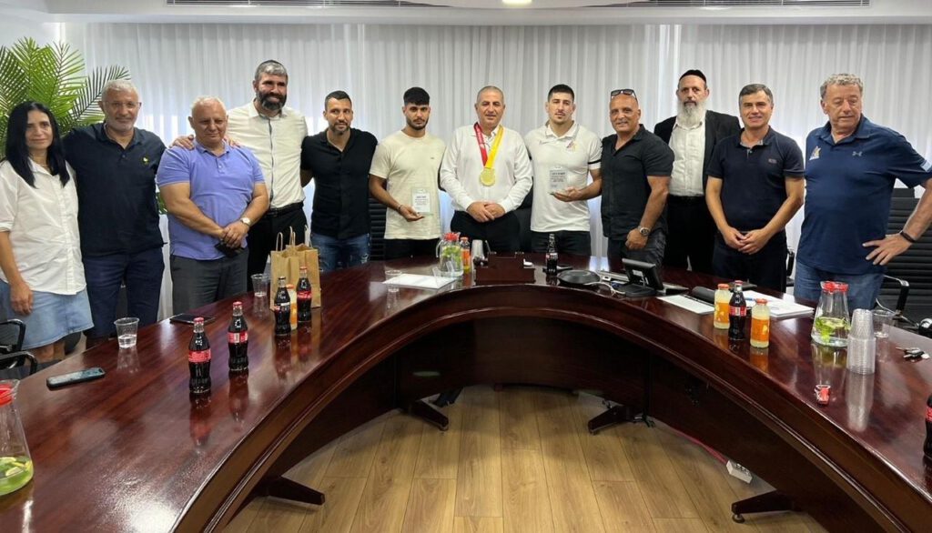 ראש עיריית נהריה רונן מרלי, מנהל מחלקת הספורט בעירייה משה שטרית, מאמנו של נמרוד ריידר, אילן תורג'מן, מאמנו של אור משה, דרור וולורד ממועדון 'הלוחם והרוח' נהריה, ההורים הנרגשים ונציגי ההתאחדויות והאיגודים בארץ המלווים את הספורטאים לאורך כל השנה.