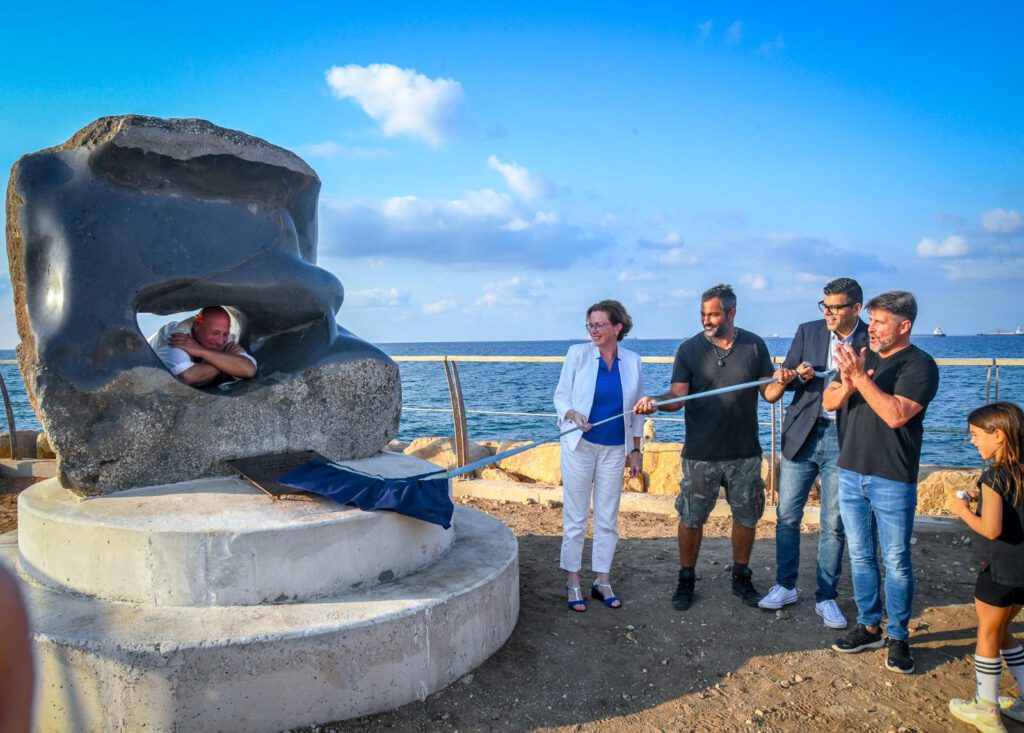 אתר הנצחה לזכרם של הגולשים החיפאים שהלכו לעולמם בטרם עת נחנך אתמול בטיילת חולדה-גורביץ, במעמד רה״ע חיפה