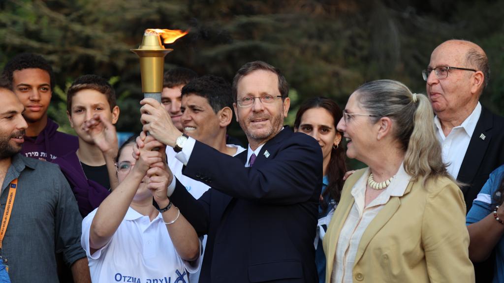 הנשיא הרצוג ורעייתו