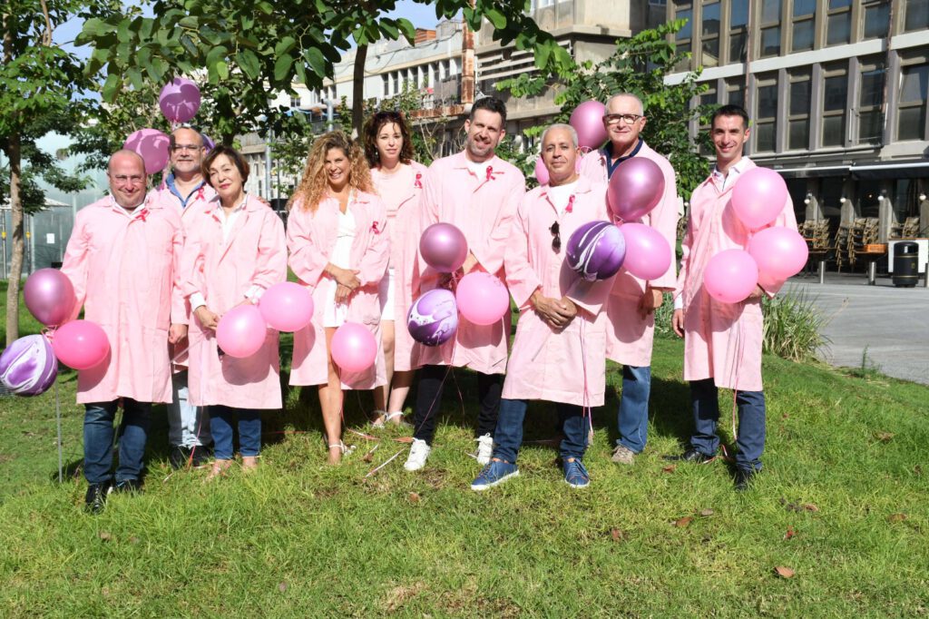 קמפיין חברתי ביוזמת האיגוד הישראלי לכירורגיה פלסטית ואסתטית של ההסתדרות הרפואית. צילום: אביב חופי. סגנון והפקה: נאוה עינבר. בתמונות מימין לשמאל: ד״ר יאיר שחר, ד"ר רם קיילוס, ד"ר אהרון עמיר, ד"ר אריאל ניימן, ד"ר אסתי כהן הרשקוביץ, ד"ר הדר ישראלי, ד"ר בנימינה (ביאנקה) רוזנברג-הגן, ד"ר אסף פרסיץ וד"ר ברק סטוצ'ינר.