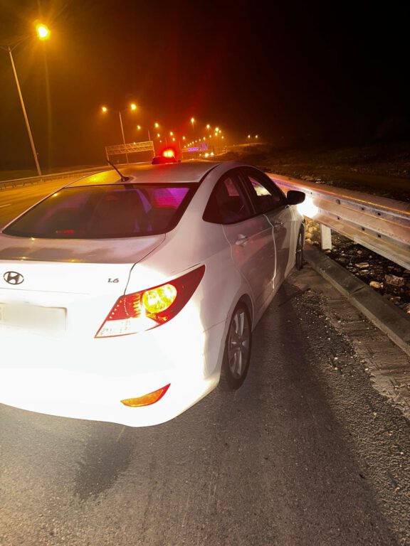 צילום הרכב הגנוב וכלי הפריצה שנמצאו ברכב: קרדיט: דוברות המשטרה: