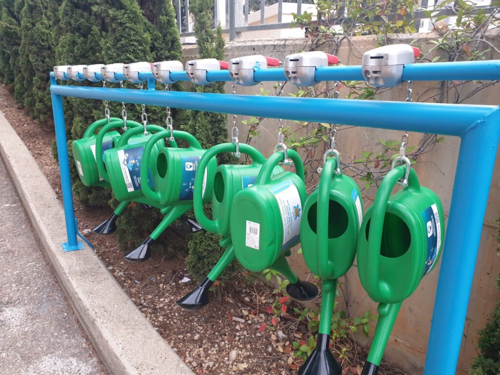 משפך לעציצים ולניקוי הקברים