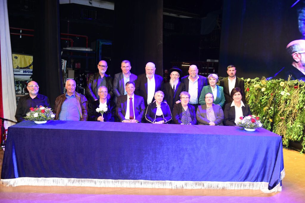 תמונה שולחן נשיאות