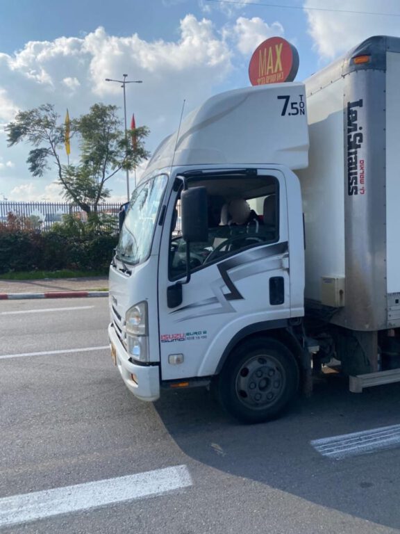 תמונת המשאית שנגנבה: קרדיט: דוברות המשטרה: