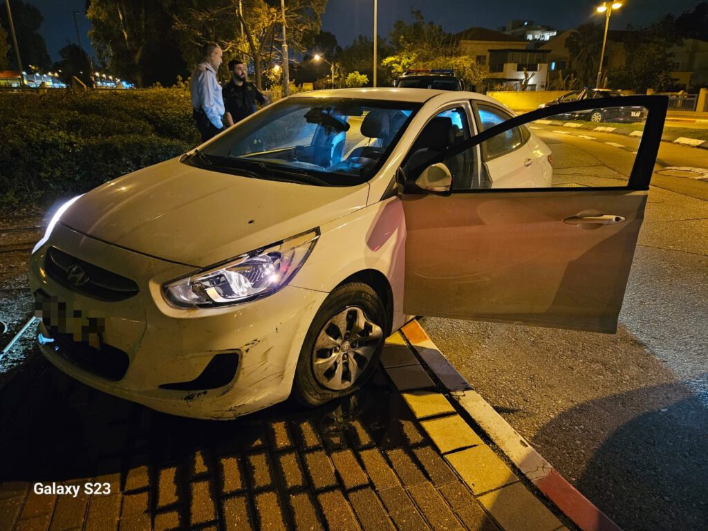 תמונה של הרכב הגנוב: קרדיט: דוברות המשטרה: