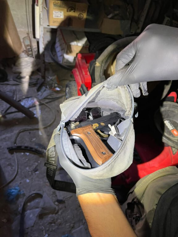 תמונות הנשק שנתפס- קרדיט: דוברות המשטרה