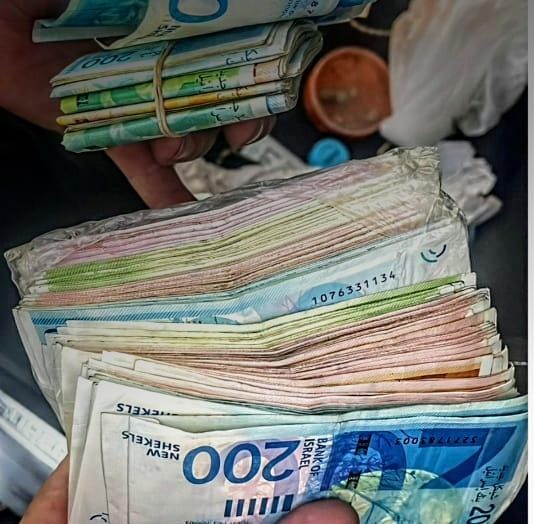 תמונות הסמים והכסף שנתפסו- קרדיט דוברות המשטרה