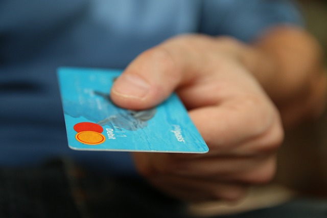 איך מוציאים כרטיס אשראי