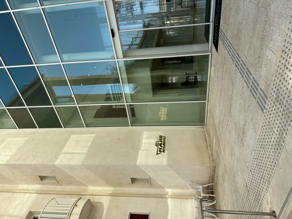 הכניסה לדיור מוגן "אוונגרד רזידנס" במרומי הכרמל בחיפה