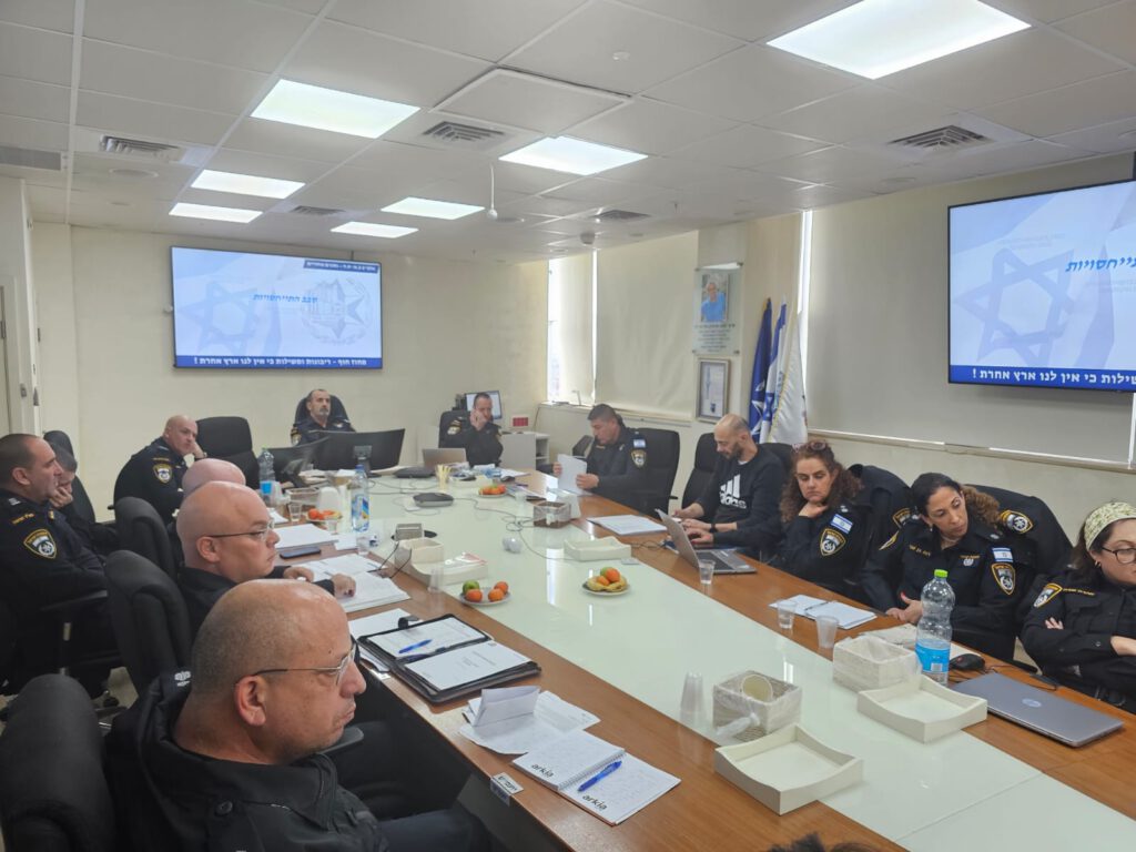 תמונת משתתפי הדיון קרדיט דוברות המשטרה