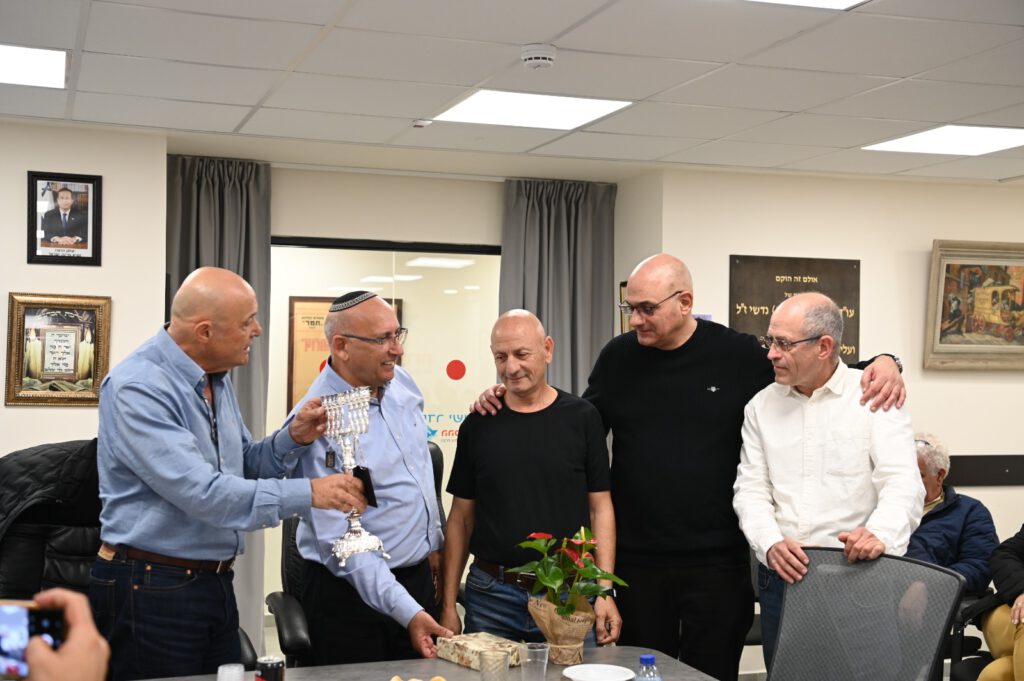 בבית ההסתדרות בחיפה נערך השבוע כנס פרידה משלושה יו"רי וועדים. ניסים אלימלך - מיספנות חיל הים, יעקב שבת - בסיס ציוד ואחזקה, יעיש שטרית - בסיס "נימרה".