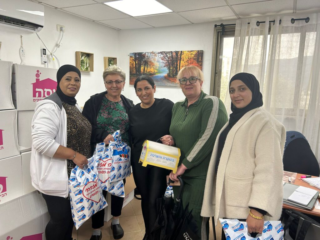 לכבוד חג פורים יזמה ההסתדרות במרחב חיפה חלוקת שי לחג פורים לעובדי מעון נוה רם
