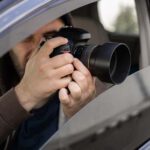 הבעל סירב לשכור בלש אבל מאד רוצה לדעת אם אשתו בוגדת…