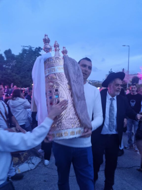 טקס הכנסת ספר תורה לבית הכנסת בבית הספרדי