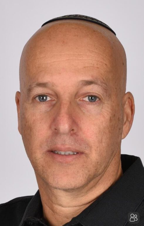 פרדי גרויס, מנהל בית הספר אשכולות בבנימינה