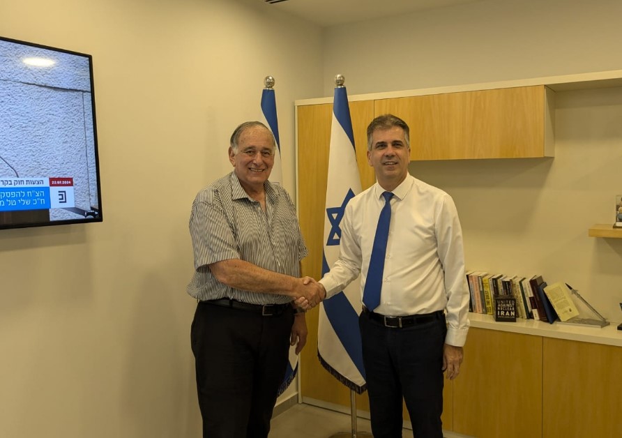 שר האנרגיה והתשתיות, אלי כהן, עם ראש העיר חיפה, יונה יהב. קרדיט צילום: דוברות עיריית חיפה