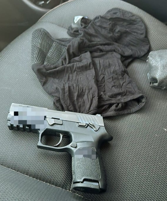 תמונת הנשק שנתפס במכונית קרדיט דוברות המשטרה