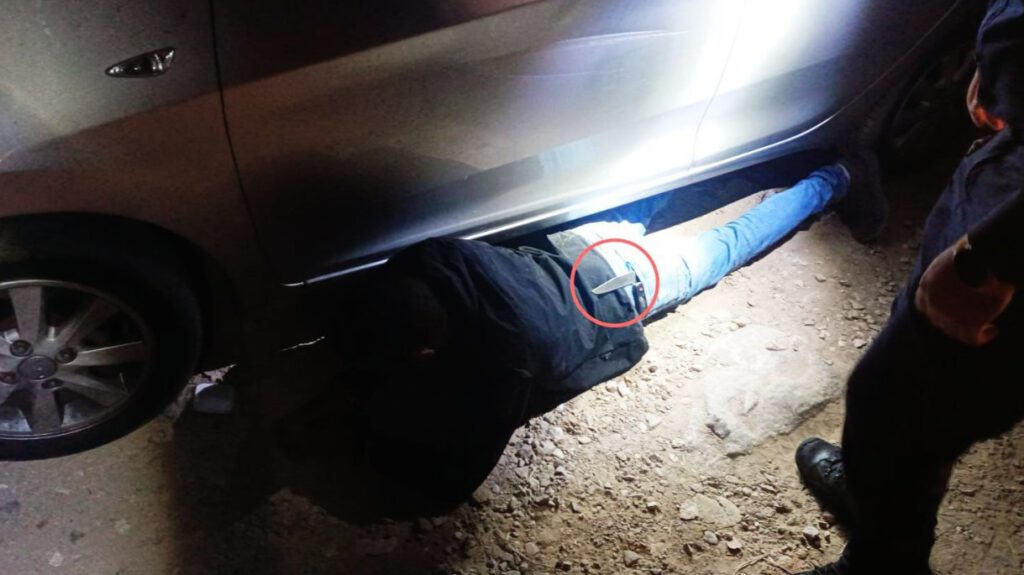 תמונות החשוד בעת ביצוע השוד ובעת תפיסתו על ידי השוטרים. קרדיט: דוברות המשטרה