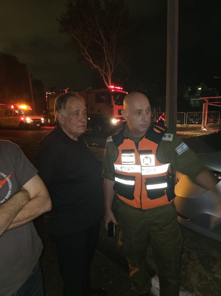 ראש העיר חיפה, יונה יהב, נמצא בזירת האירוע יחד עם כוחות הביטחון וההצלה