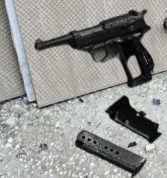 מצ״ב תמונת האקדח שנתפס.