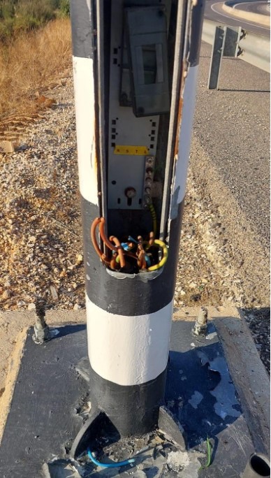 יעוד מהנזק וכן מהממצאים שאותרו בבית החשוד. קרדיט: דוברות המשטרה