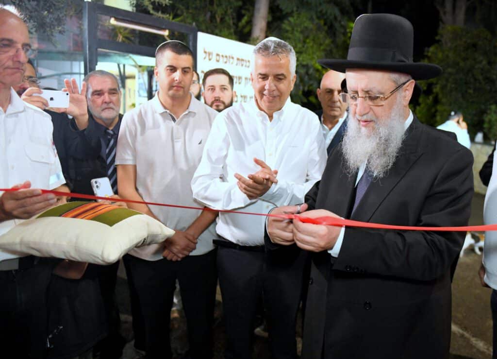 הראשל"צ הרב הראשי לישראל הספרדי, מרן, הרב הגאון רבי דוד יוסף בצוותא עם מייסד ומנכ"ל עמותת "יד עזר לחבר" שמעון סבג צילומים: יוסף (ג'ו) הירש