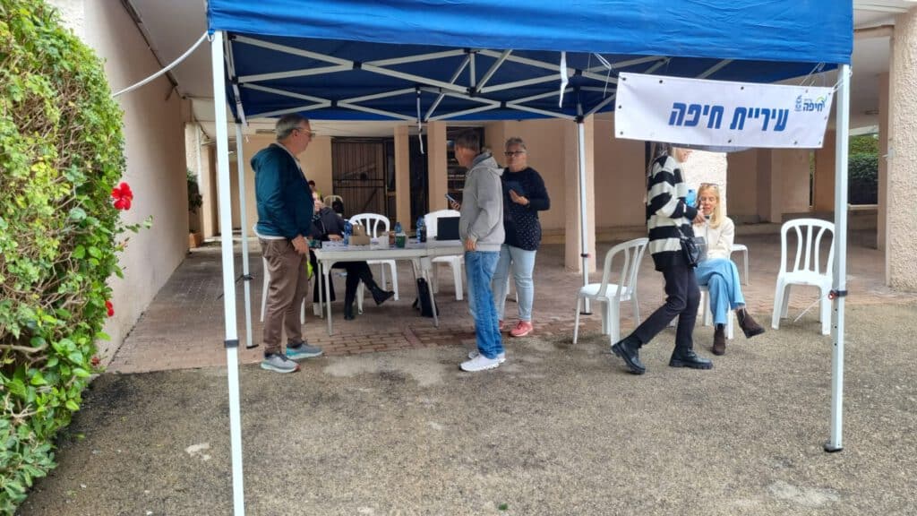 חוזרים לשגרה בחיפה צילום: דוברות עיריית חיפה