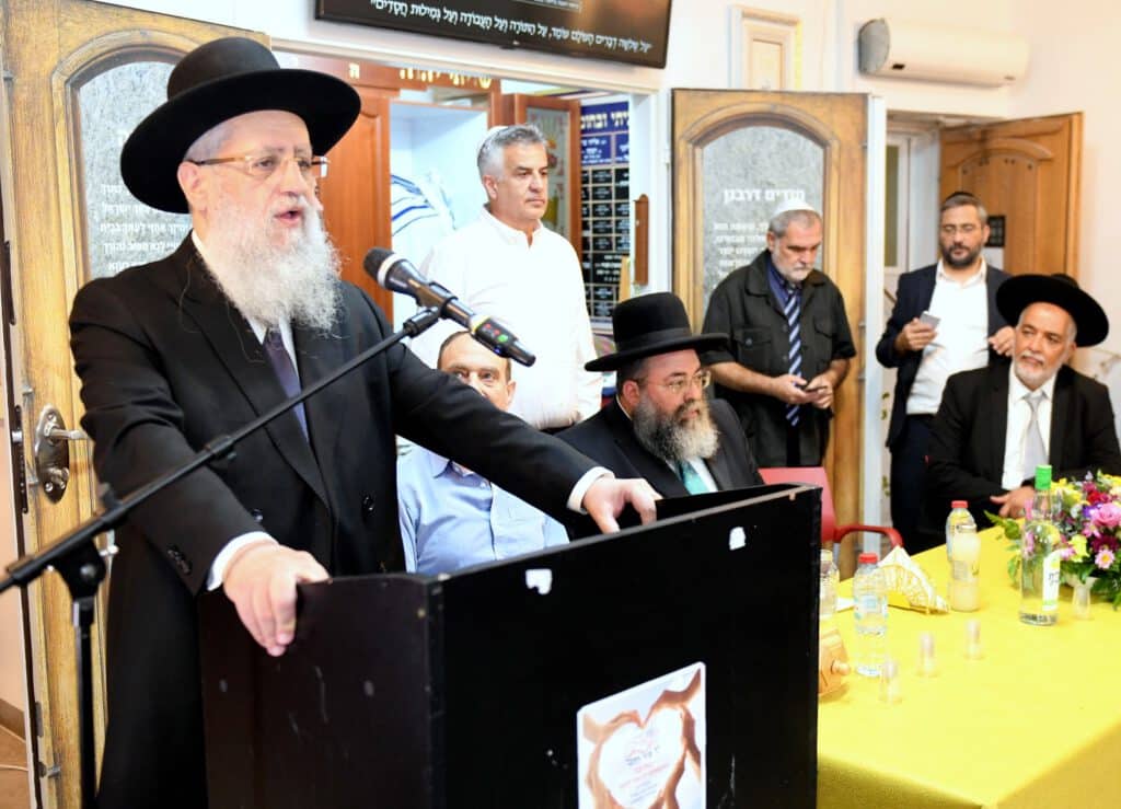 הראשל"צ הרב הראשי לישראל הספרדי, מרן, הרב הגאון רבי דוד יוסף בצוותא עם מייסד ומנכ"ל עמותת "יד עזר לחבר" שמעון סבג צילומים: יוסף (ג'ו) הירש