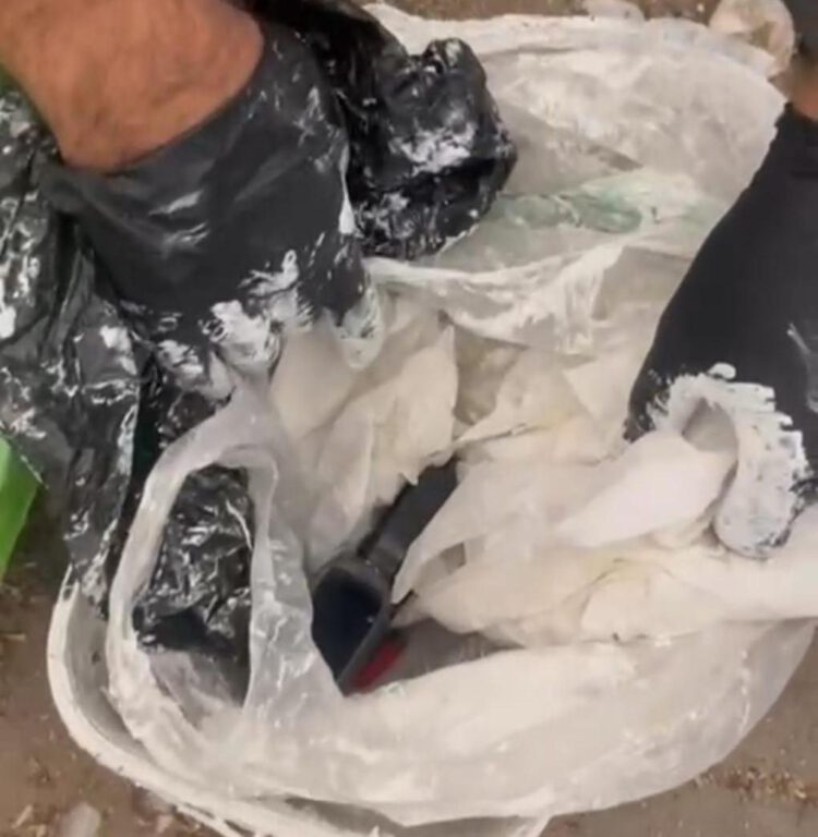 תיעוד האירוע ותפיסת האקדח. קרדיט דוברות המשטרה