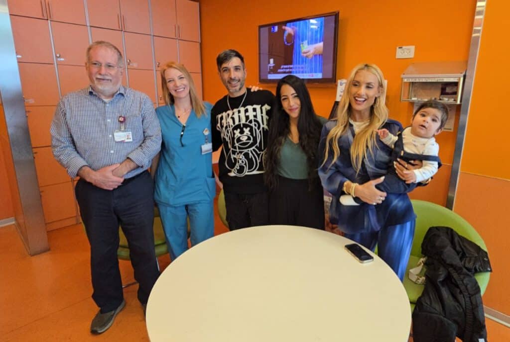 מונטנה טאקר נפגשת עם המטופלים והצוותים ברמב"ם. צילום: דוברות רמב"ם