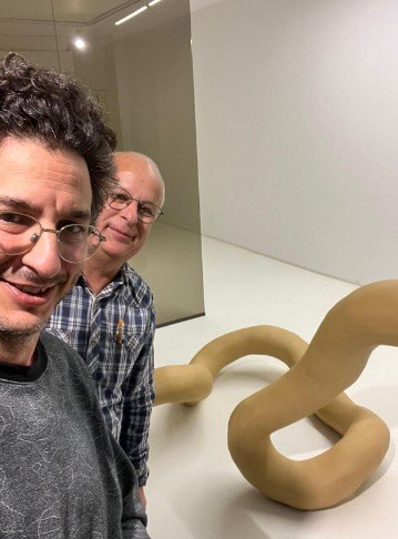 דלתות בשירות האמנות: התרומה של ססמי מערכות לתערוכת היחיד המסקרנת של גלעד רטמן. קרדיט צילום פרטי