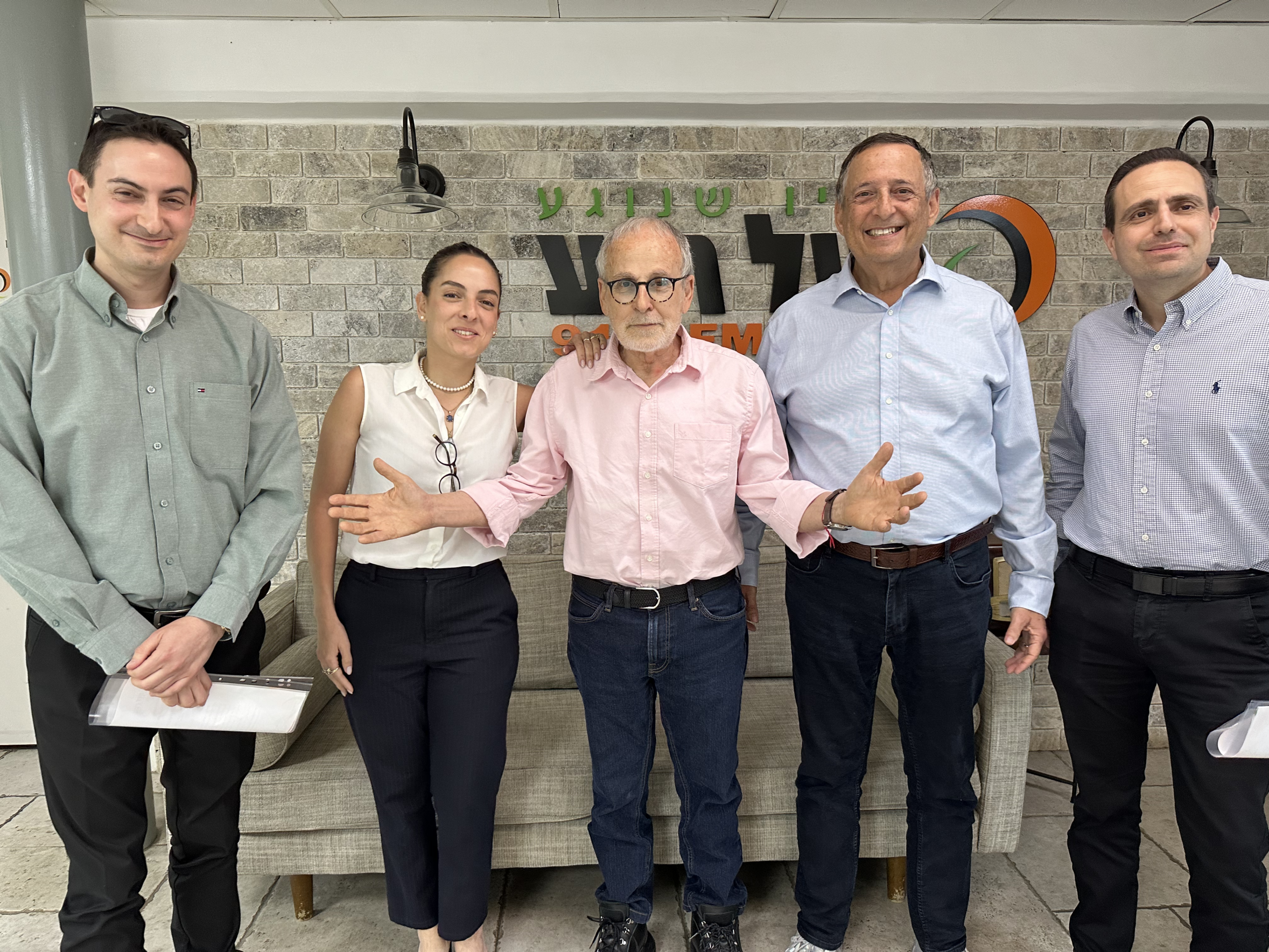 מימין משה בובר, משה מנו ,חיים הכט ,דפנה הכט, מורן מנו צילום מ.ל.ת (1)